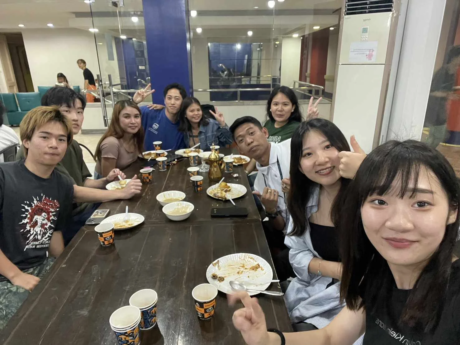 3D ACADEMY / 429886028_373805962150855_8645311589532695084_n.jpg / 学生のカジュアルな食事イベント写真と安全注記