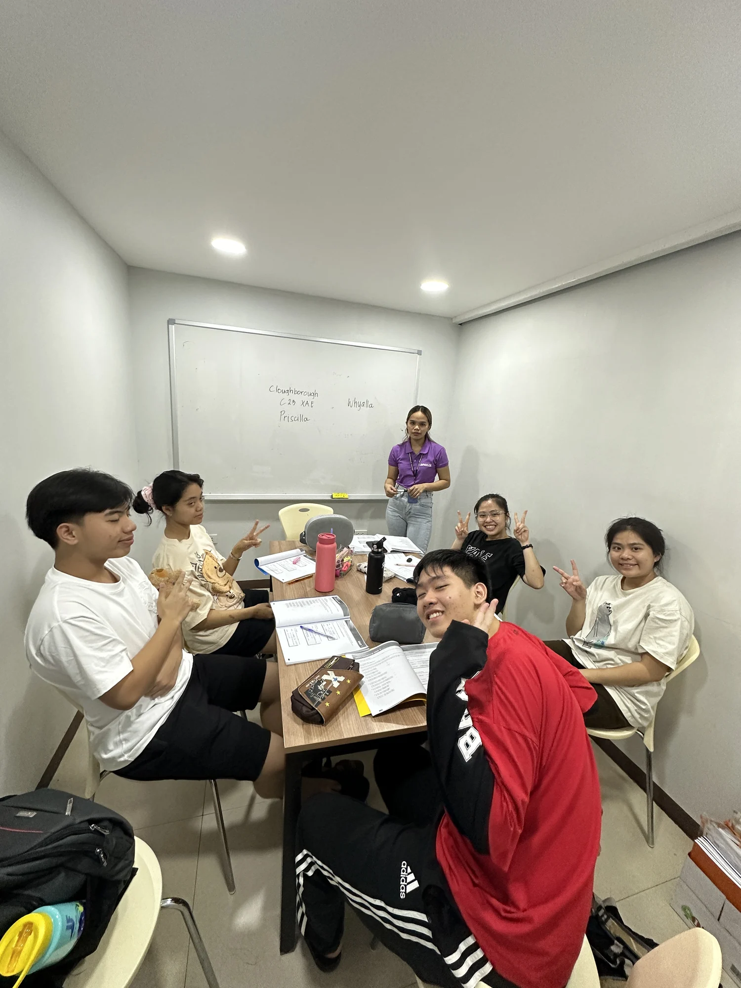 i_breeze_international_language_center / IMG_1268.JPG / I.BREEZE Juniorの小グループ授業風景（教室写真・メタ情報）
